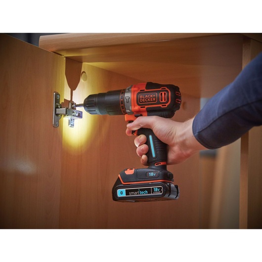 BLACKDECKER BDCHD18KST cordless drill in use assembling wood furniture, features smarttech 18V battery.