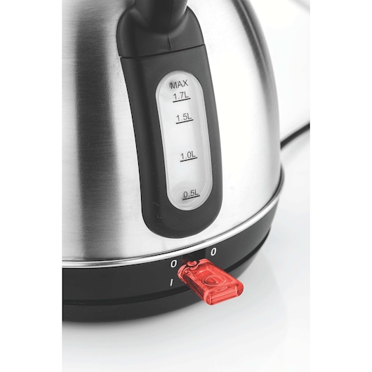 BLACKDECKER DK40 kettle close-up showing water level indicator and red power switch.