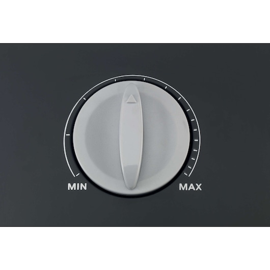BLACKDECKER GM1750 control knob close-up, gray dial with MIN and MAX markings on black background.