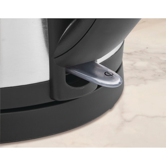 BLACKDECKER JC400 electric kettle base with close-up on transparent power switch, side view.