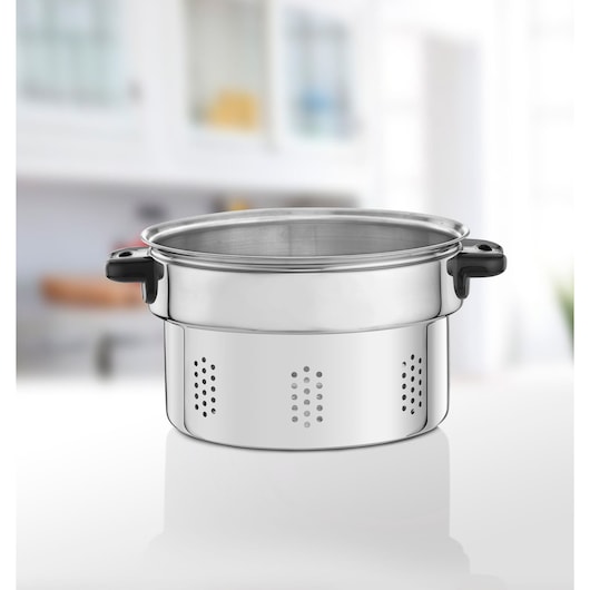 BLACKDECKER RPC1800 stainless steel steamer pot with black handles, photo on white background.