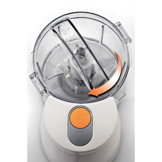 BLACKDECKER SC350 food chopper top view, clear lid with orange arrow, gray and orange button.