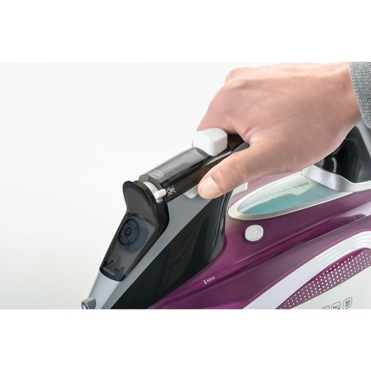 Photo of BLACKDECKER X2250 steam iron in purple, close-up of a hand holding the handle.